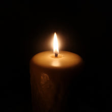 Load image into Gallery viewer, Molten II Gold Candle lit
